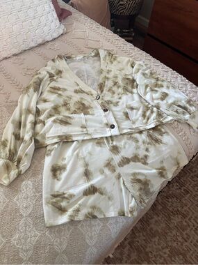Zenana Outfitters Olive Tie-Dye Ribbed Button-Front shorts set